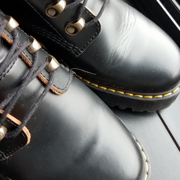 *SOLD* Dr. Martens Leona Boots - Picture 4 of 8